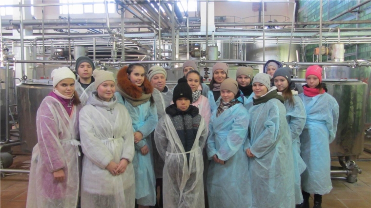 Дети из замещающих семей совершили экскурсию на молокоперерабатывающее предприятие района