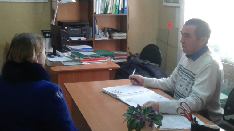 Депутат Вурнарского районного Собрания депутатов Виталий Николаев провел личный прием граждан