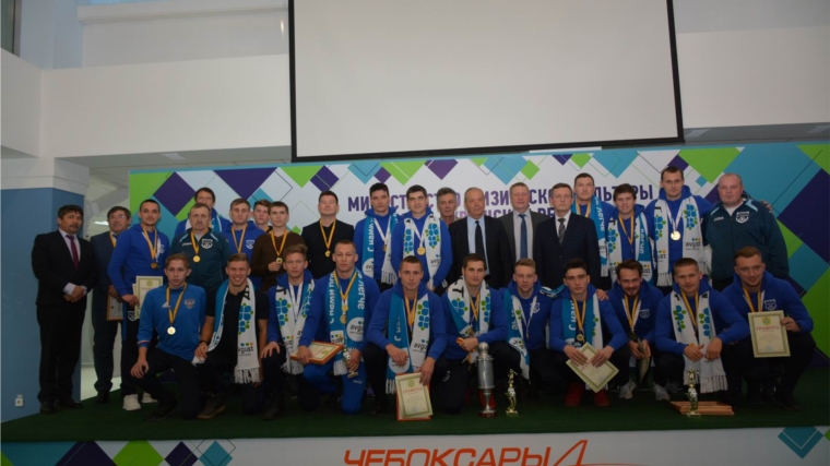В столице Чувашии состоялось чествование футбольной команды «Химик-Август» - победителя первенства России